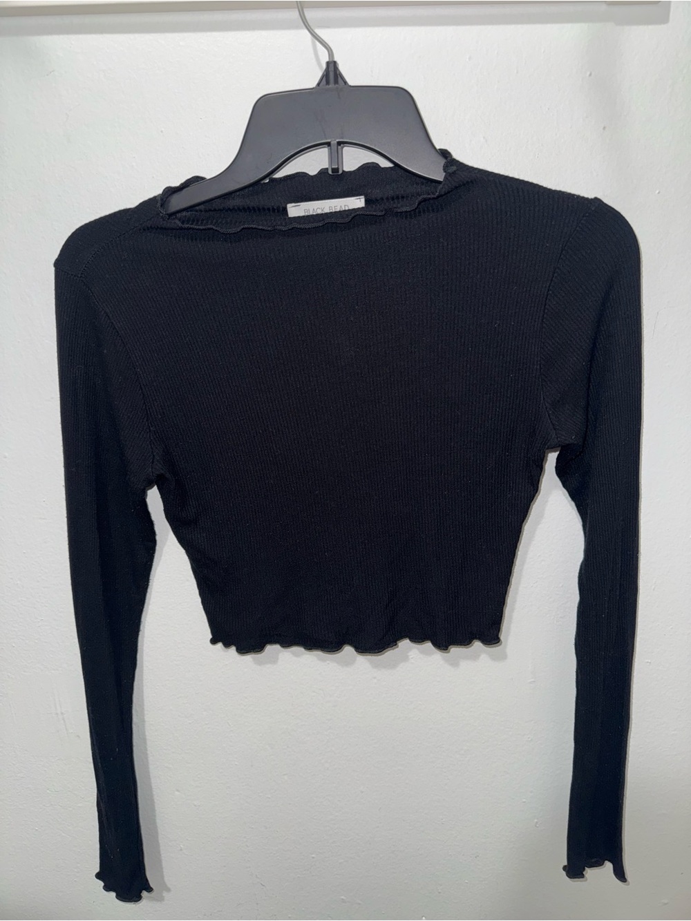 Black Bead Black Ribbed Lettuce-Edge Long Sleeve Crop Top